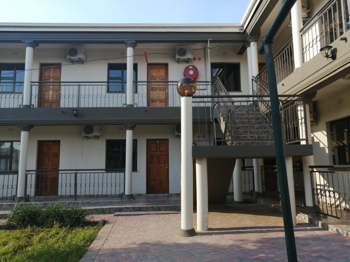 Lala Poa Guest House Klerksdorp Kültér fotó