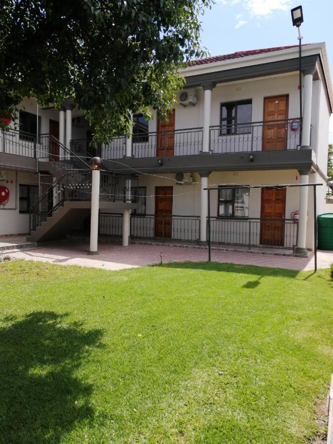 Lala Poa Guest House Klerksdorp Kültér fotó