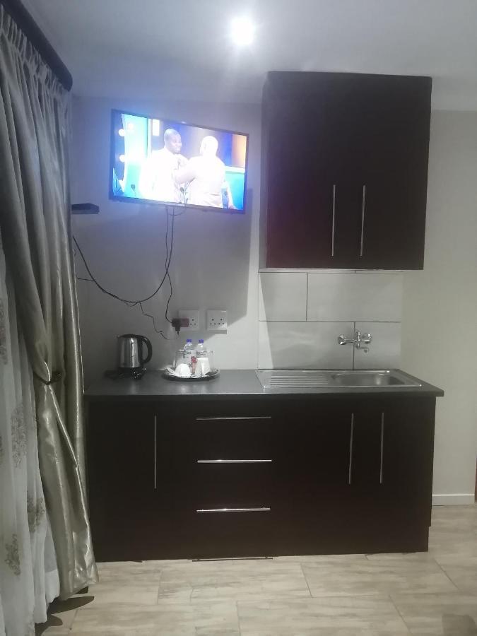 Lala Poa Guest House Klerksdorp Kültér fotó