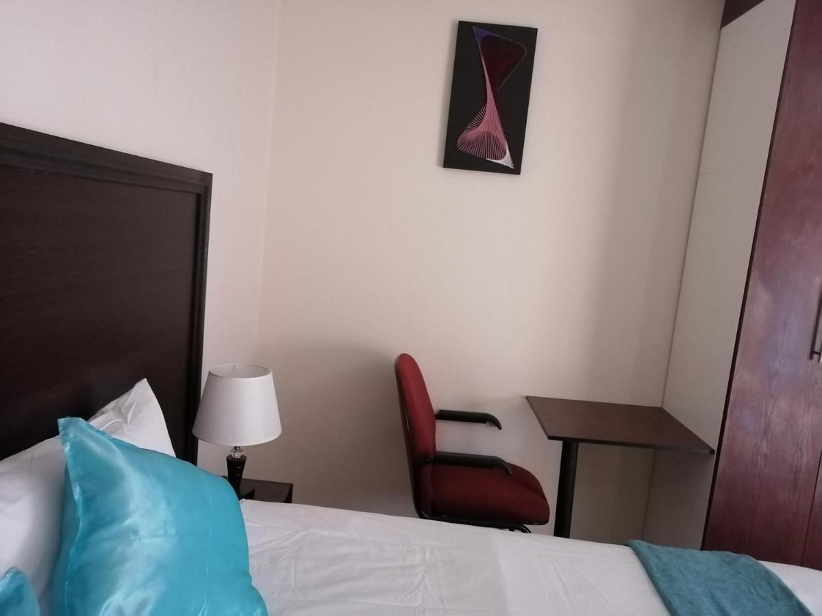 Lala Poa Guest House Klerksdorp Kültér fotó