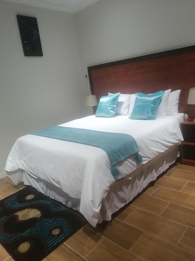 Lala Poa Guest House Klerksdorp Kültér fotó