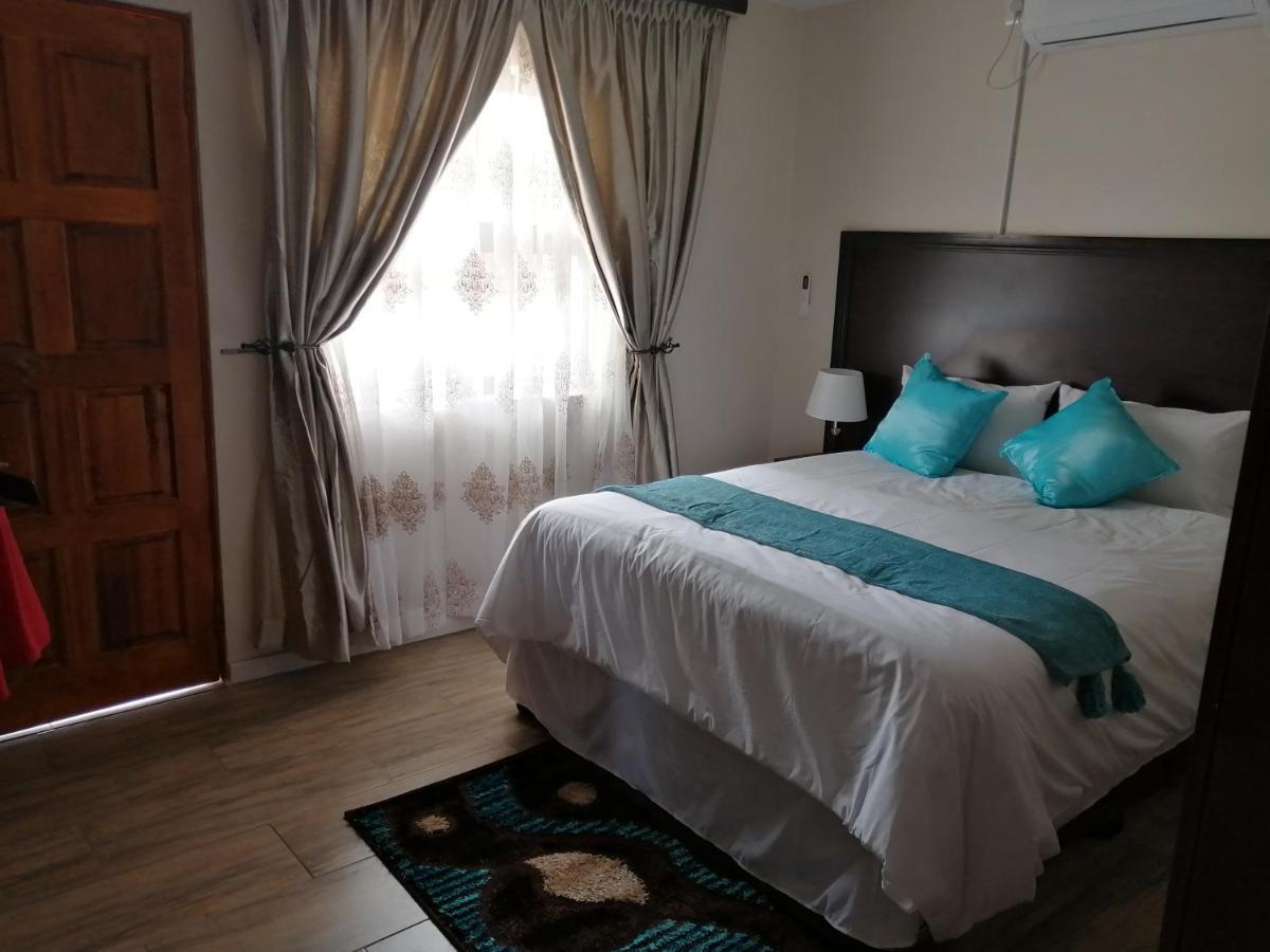 Lala Poa Guest House Klerksdorp Kültér fotó