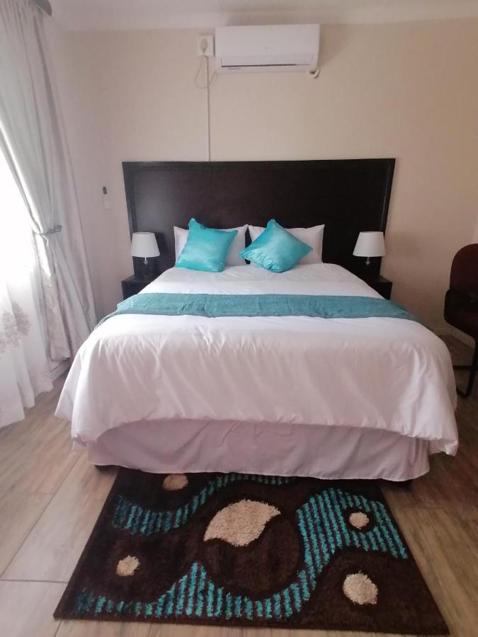Lala Poa Guest House Klerksdorp Kültér fotó