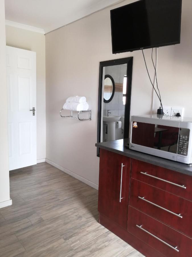 Lala Poa Guest House Klerksdorp Kültér fotó