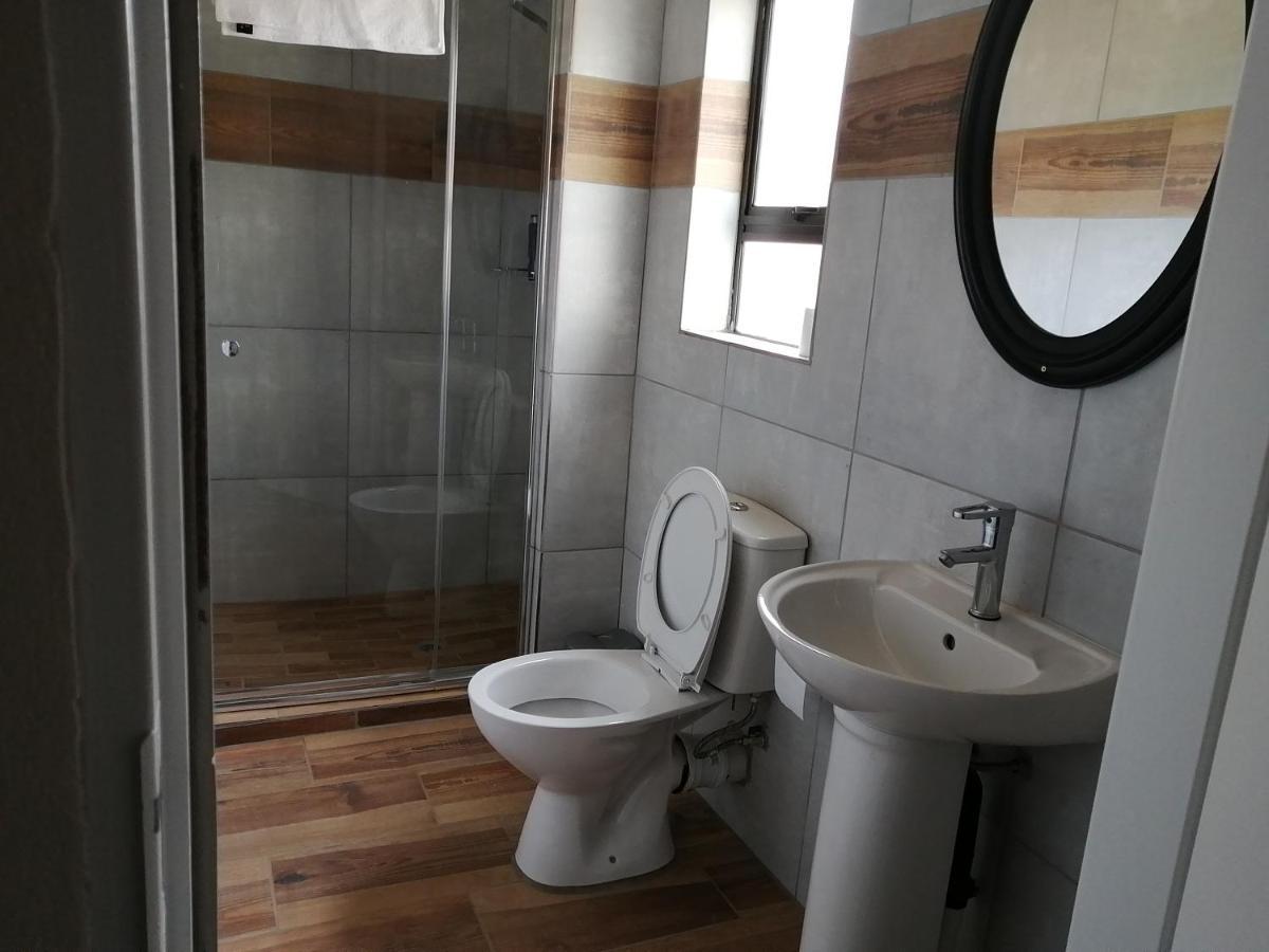 Lala Poa Guest House Klerksdorp Kültér fotó