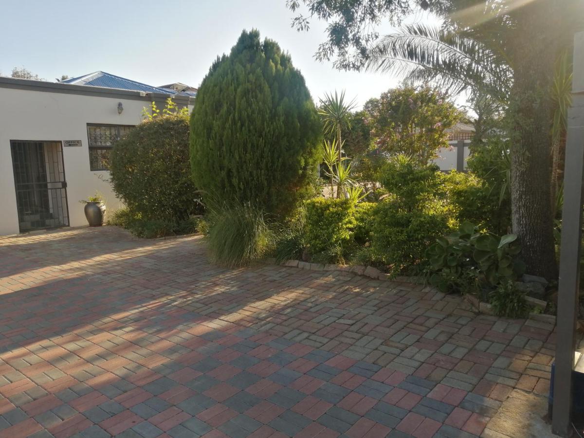 Lala Poa Guest House Klerksdorp Kültér fotó
