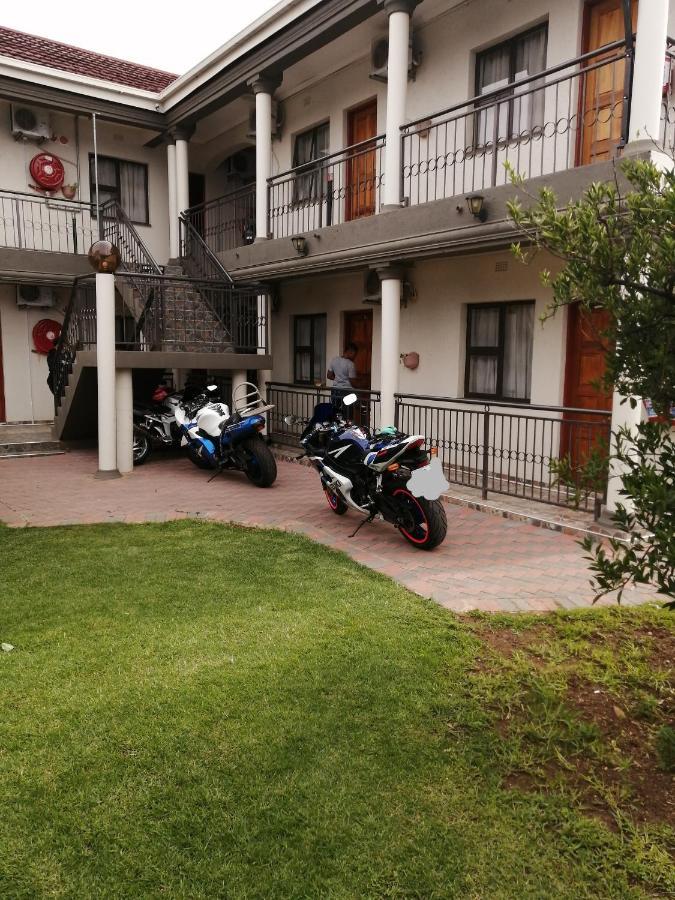 Lala Poa Guest House Klerksdorp Kültér fotó