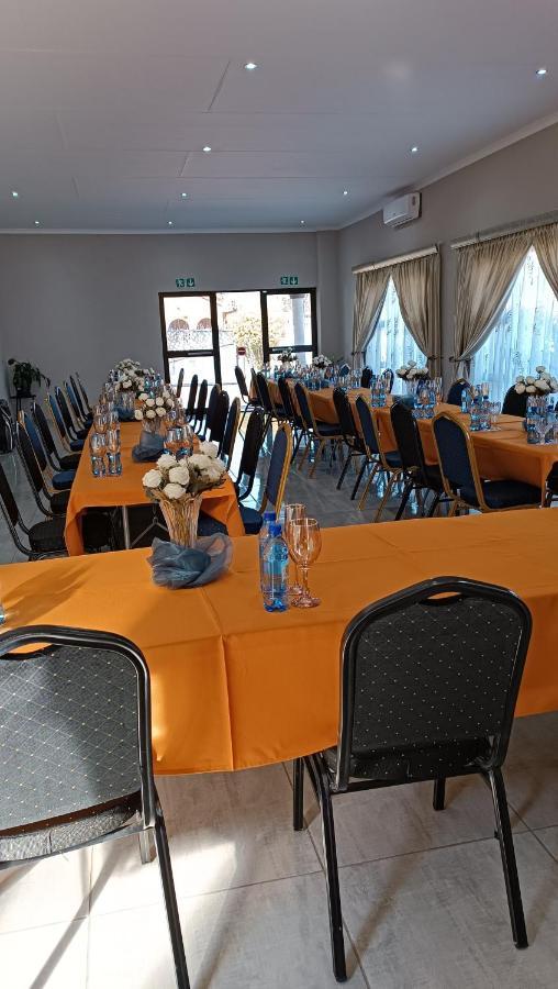 Lala Poa Guest House Klerksdorp Kültér fotó